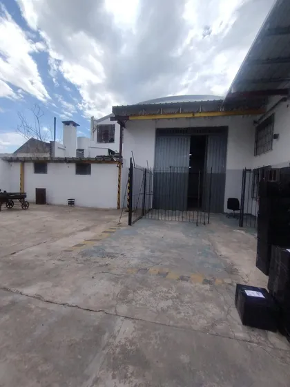 Depósito En  Venta 1000m2 Ramos Mejia