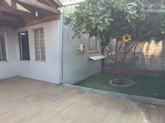 Casa En Venta De 3d+2b+ 2est En Lampa