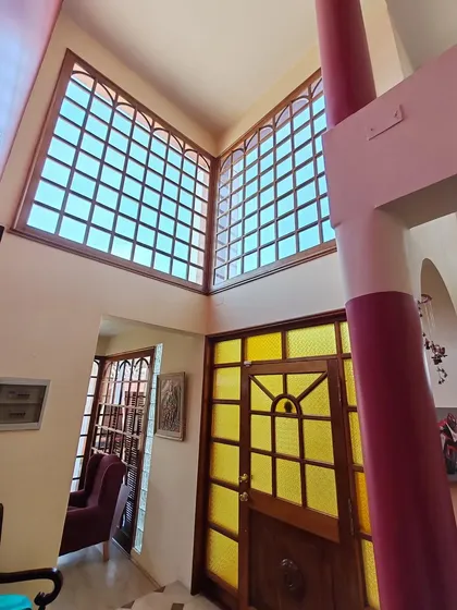 Casa Dos Pisos Solida Con Mansarda