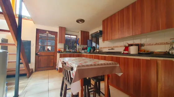 Casa Venta Pasaje Cerrado  Maipú - 93/74 Metros2. 3d + 1 B 