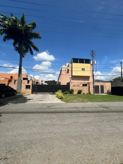Hermoso Townhouse  En Alquiler  Resd Antares Home