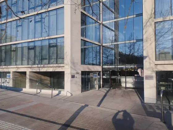 Excelente Oficina Con 1 Sala De Espera Y 1 Privado