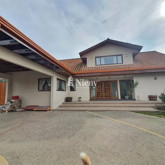 Casa En Venta De 4 Dorm. En Machalí