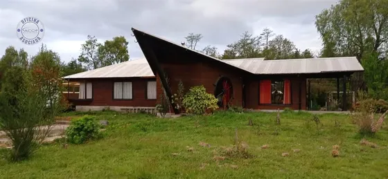Venta Amplia Parcela Con Casa Ubicada En Los Lagos-riñihue.
