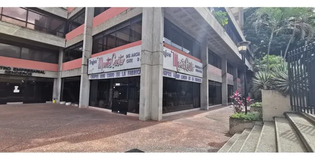 Vendo/alquilo Local 533m2 Los Cortijos 6240