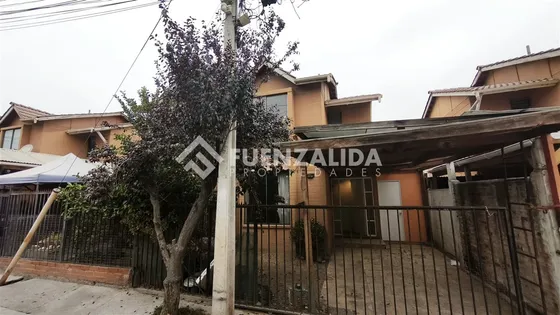 Casa En Venta De 2 Dorm. 2 Baños En Maipú
