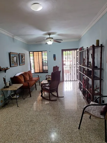 Casa En Villas Claudia Av. Republica De Colombia Santo Domingo, Proximo Al Bravo