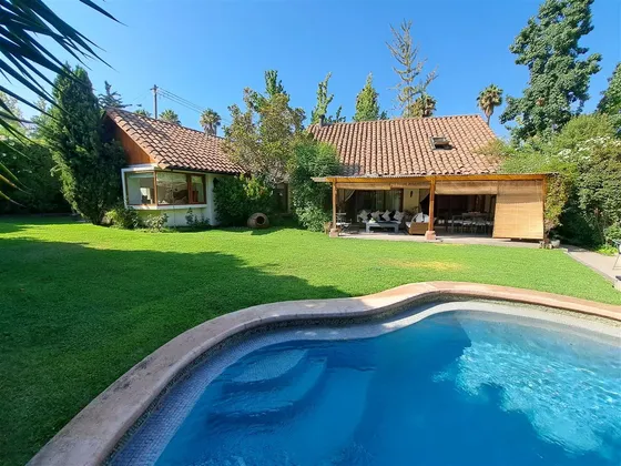 Casa En Venta De 4 Dorm. San Carlos Apoquindo Las Condes
