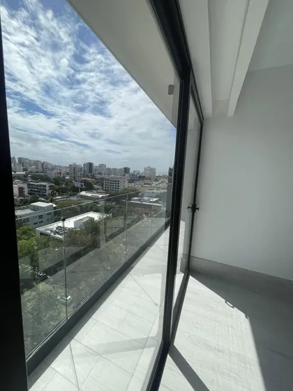 Apartamento Moderno En Venta En Piantini | 1 Hab, Piso 11, Vista Urbana, Torre Con Piscina Y Gimnasio
