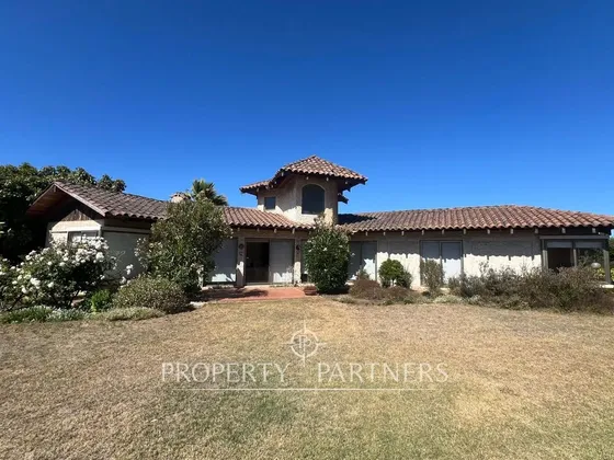 Hermosa Parcela Con Casa Estilo Español En Huertos...