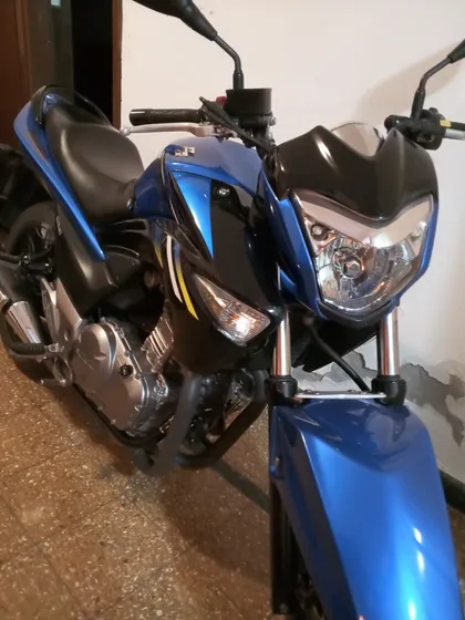 Suzuki Inazuma 250 Bicilíndrica