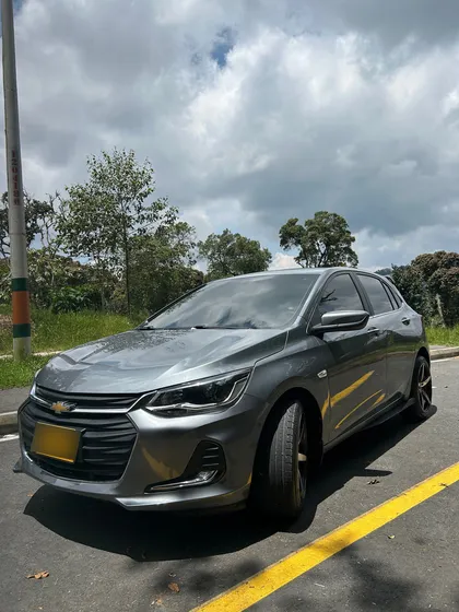 Chevrolet Onix 1.0t Premier Hatch At