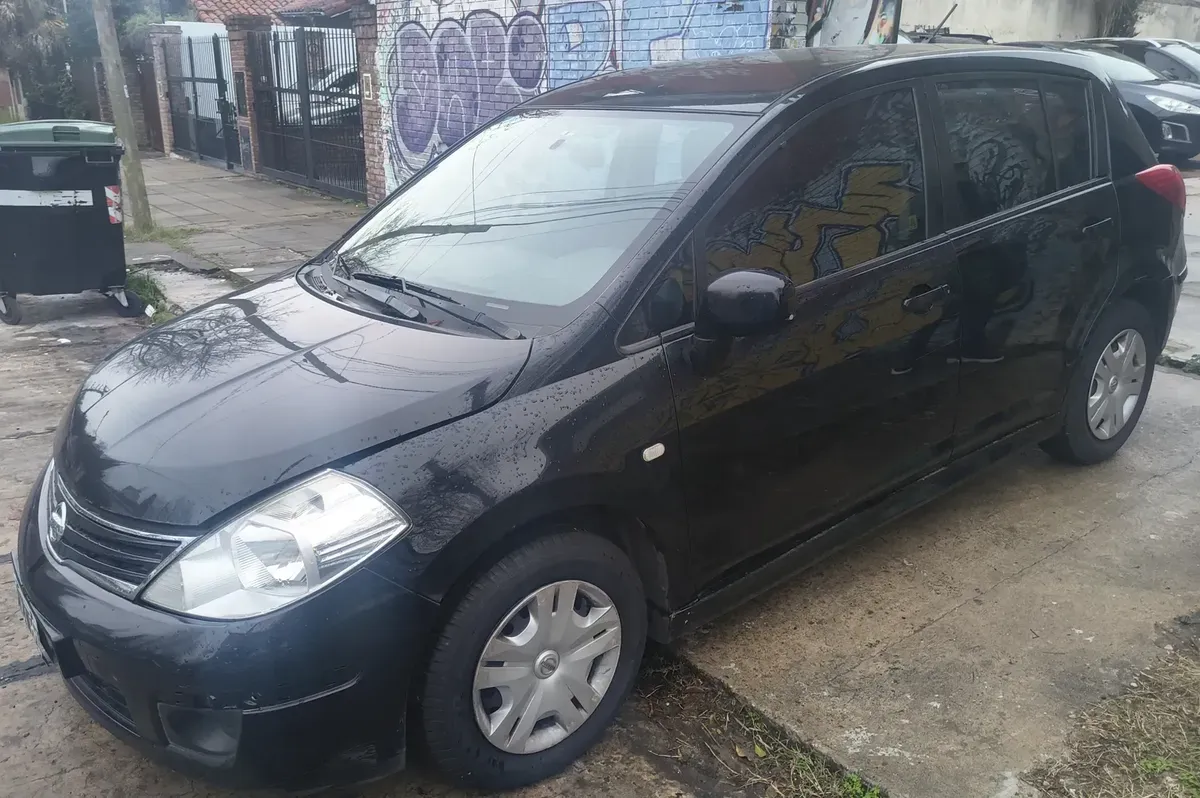 Nissan Tiida 1.8 Visia 5-door