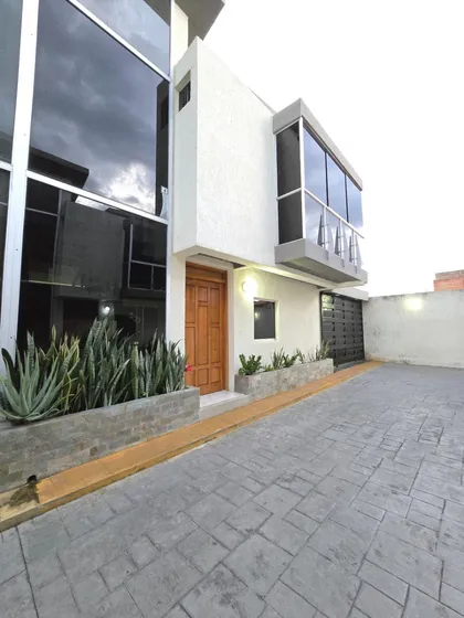 Expectacular Townhouse Sector El Manantial Res. Naiguata 