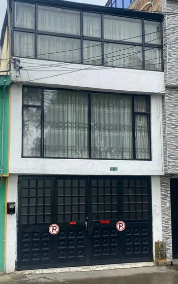 ¡gran Oportunidad! ¡vendo Hermosa Casa De Tres Pisos Frente Al Parque Del Barrio Villa Del Río! Negocio Directo Con Propietario 300/2/02/81/49