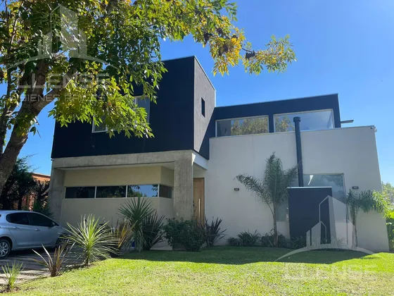 Casa 5 Ambientes En Dos Plantas En Venta- Barrancas De Iraola