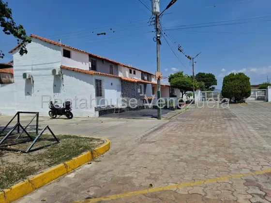 Maribel Morillo Asesor Inmobiliario De Rentahouse Vende Casa-quinta Con 3 Hab. Y 3 Baños, En Conjunto Con Vigilancia De Las Mercedes Cabudare  Lara