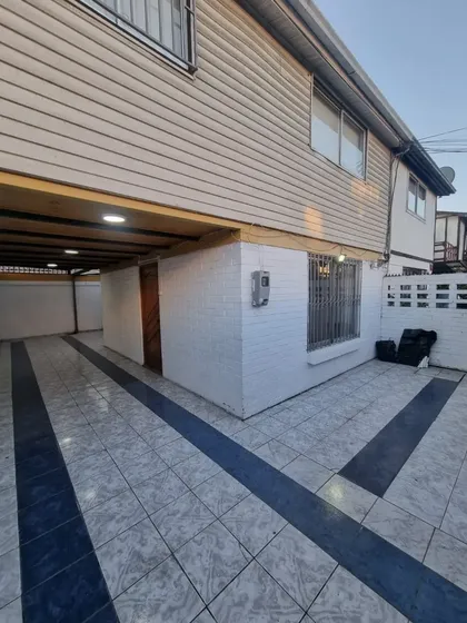 Casa En Venta A Pasos De Estación Metro Las Parcelas.
