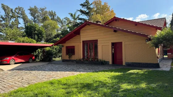 Chalet En Venta De 3 Dormitorios C/ Cochera En La Reja