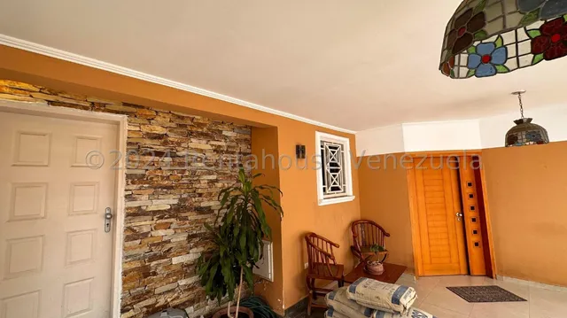 Casa En Venta Andrés Bello  Maracay 24-8025 Yb