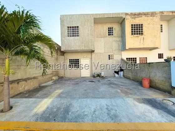 Yolmar Mendoza Vende Hermosa Casa En Cabudare, Cómodas Habitaciones, Cocina Moderna, Cerrado Con Vigilancia 24/7.