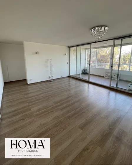 Amplitud, Luz Natural Y Seguridad En Barrio Residencial.