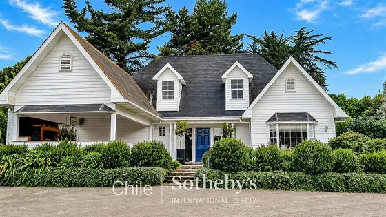 Casa En Venta De 4 Dorm. Colindante A Cancha De Golf