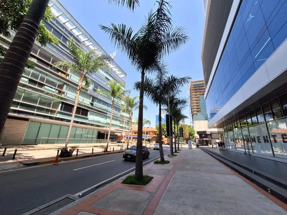 Venta Oficina Lujosa Dos Plantas Nivel De Calle Las Mercedes Baruta