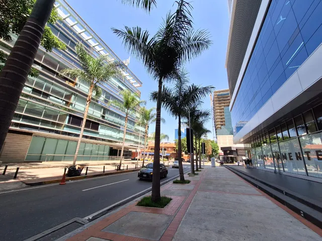 Venta Oficina Lujosa Dos Plantas Nivel De Calle Las Mercedes Baruta