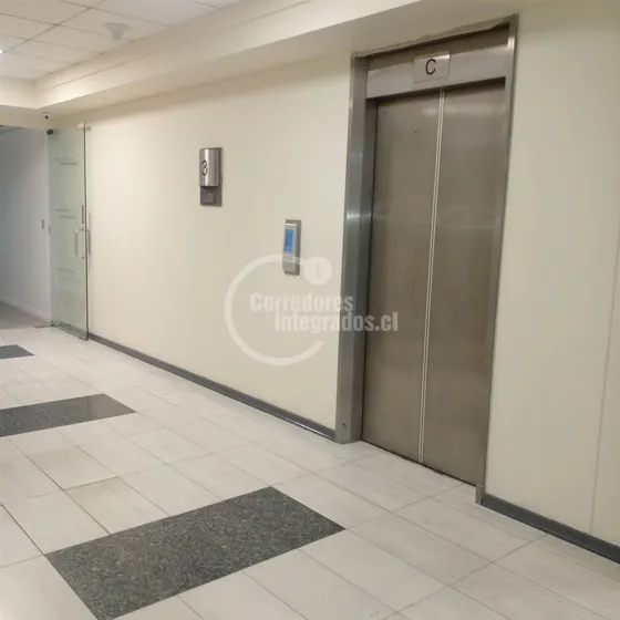 Oficina En Arriendo En Vitacura,metro Tobalaba