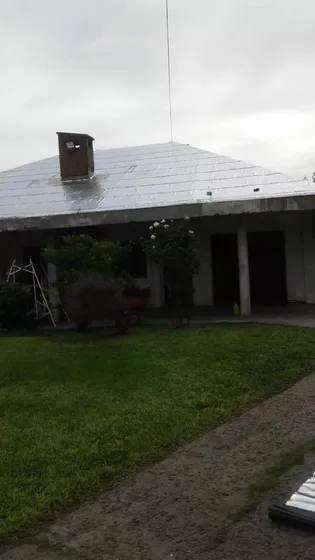 Casa En Venta - 4 Dormitorios 3 Baños - 900mts2 - Villa Luzuriaga