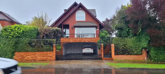 Casa En Venta En Osorno Con Piscina Y Jardín