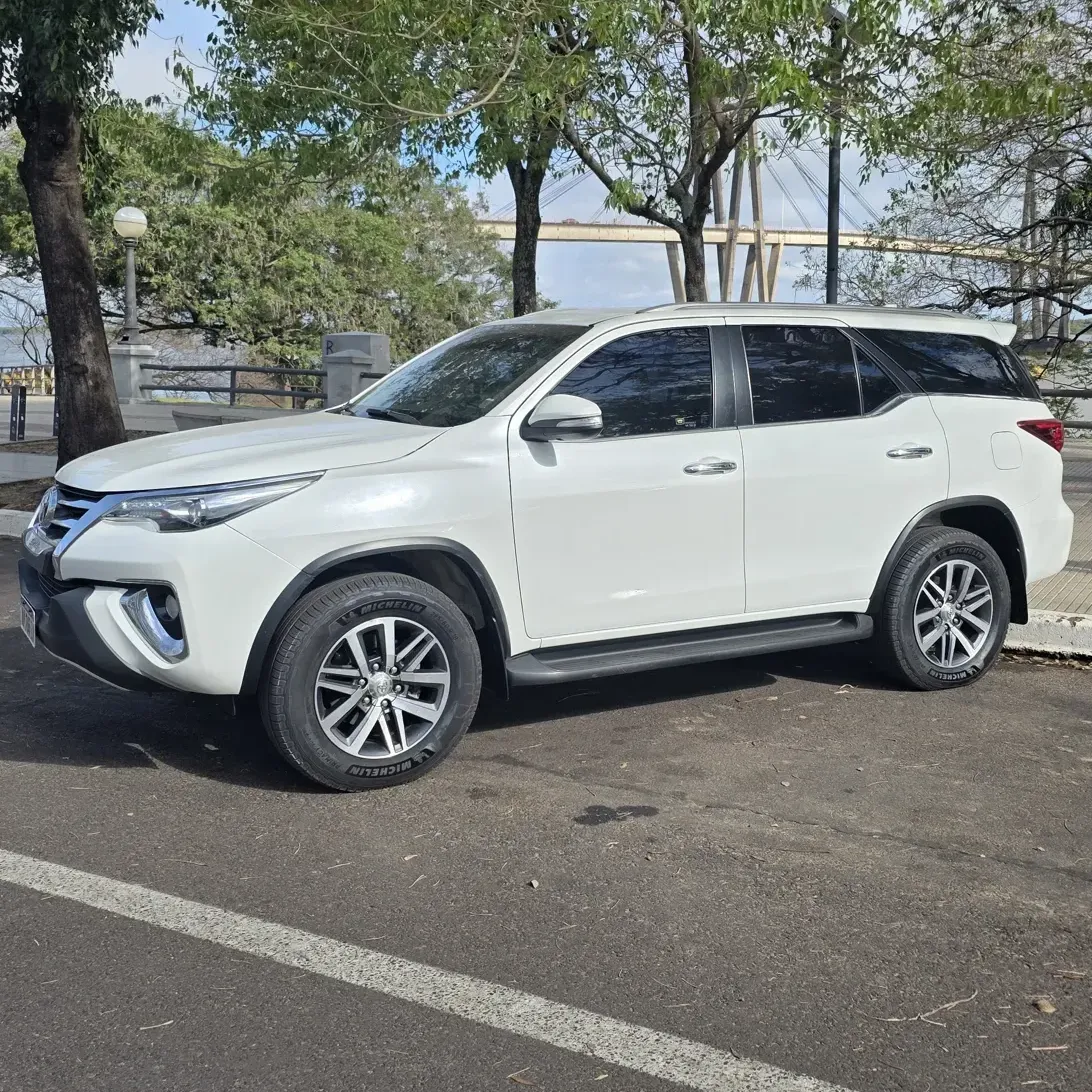 Toyota SW4 2.8 SRX 177 HP 4x4 7-Speed Automatic