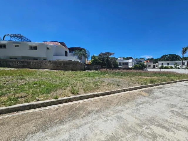 Se Vende Solar En Urbanización Paseo Del Río, Sfm