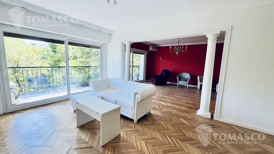 Venta Departamento - Caballito. Piso 218m2. Cochera. Baulera