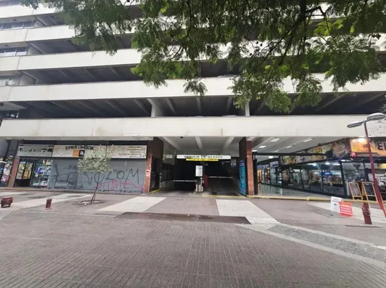 Estacionamiento En Miraflores Con Huérfanos, Santiago Centro