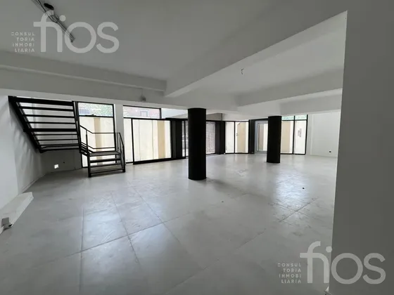 Venta Local A Estrenar  Calidad Premium Con Doble Altura En Luis Agote