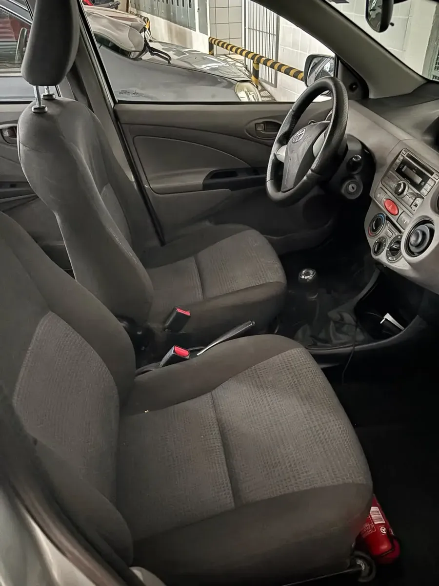 Toyota Etios 2013 1.3 16v Xs 5p — foto 3