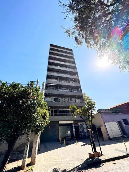 Amplio Departamento De 1 Dormitorio Seminuevo En Libertad Al 200, Smt. Con Amenities!