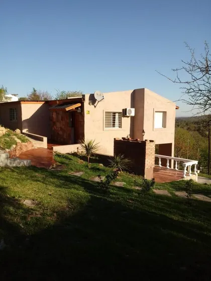 Casa En Venta - 3 Dormitorios 1 Baño - Cochera - 522mts2 - Valle Hermoso