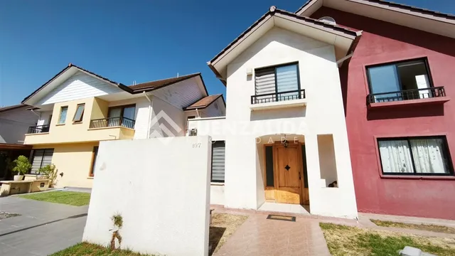 Casa En Venta De 4 Dorm. En Maipú
