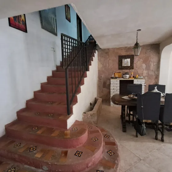 Casa De Dos Plantas Con Potencial De Expansión En Área De Montaña.esta Propiedad Destaca Por Su Sólida Construcción Con Una Gran Placa, Que Permite La Posibilidad De Seguir Construyendo Un Tercer Piso