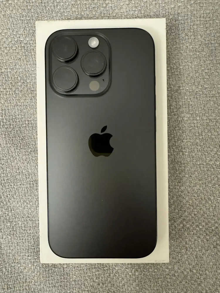 Apple iPhone 16 Pro (256 GB) - Titânio-preto | Frete grátis