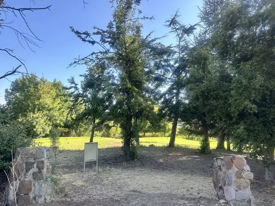 Valle Escondido/sitio Con Orilla De Cancha/ Pendiente 15%