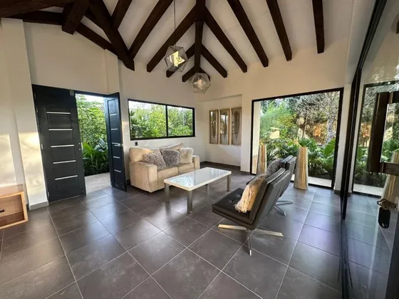  Casa En Arriendo Ubicada En Rionegro Sector Ojo De Agua (27505).