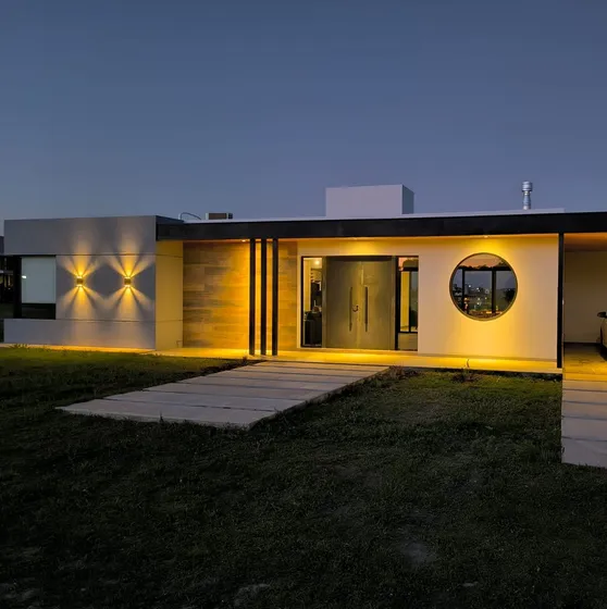 Venta Casa De 4 Dormitorios En Puerto Del Aguila.