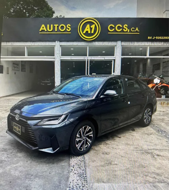 Toyota Yaris Sedán E