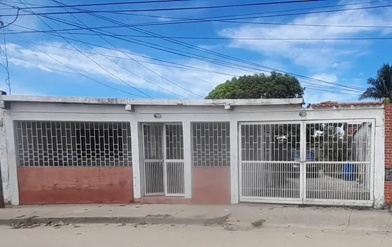 En Venta Casa Con Terreno En Tucacas - Falcón / Emer