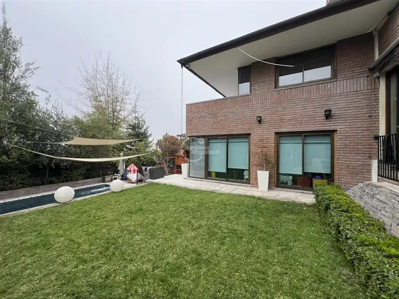 Casa En Venta De 5 Dorm. En Las Condes