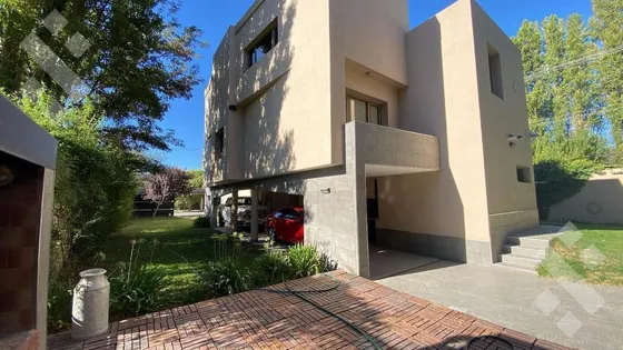 Venta Casa 5 Dormitorios (nivel Gerencial) - B° Confluencia Urbana, Neuquén Capital